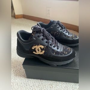 Chanel 19A running trainer shoes Black and gold